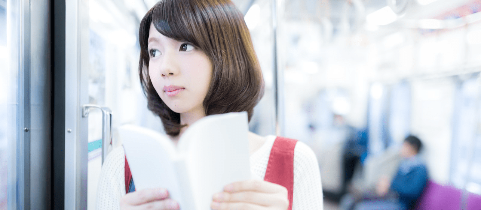 想いに耽る女性